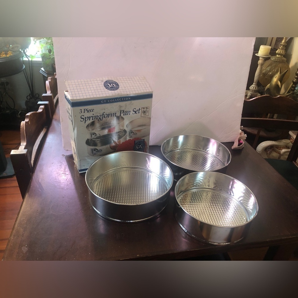 Springform Pan Set (3). NEW in Box.